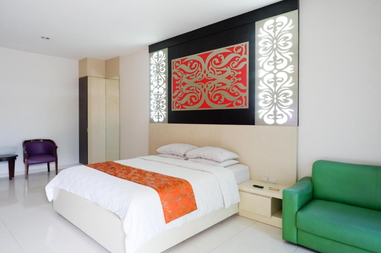 Hotel New Puri Garden Bandara Семаранг Екстер'єр фото
