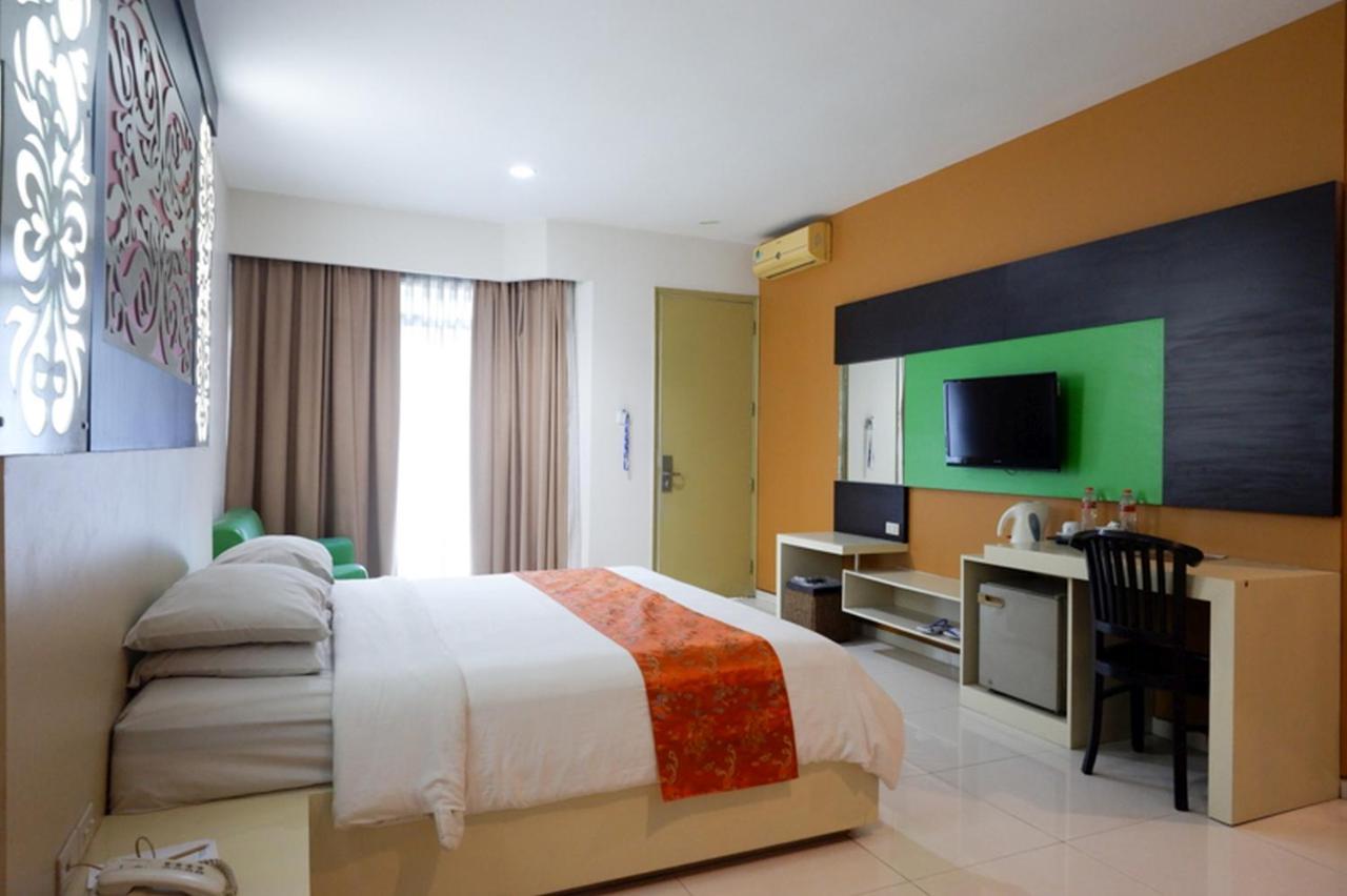 Hotel New Puri Garden Bandara Семаранг Екстер'єр фото