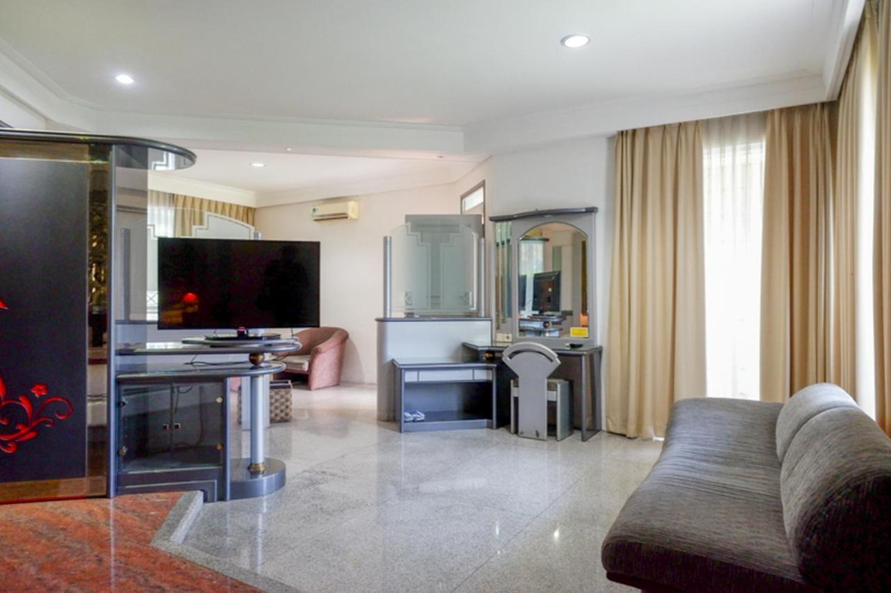 Hotel New Puri Garden Bandara Семаранг Екстер'єр фото