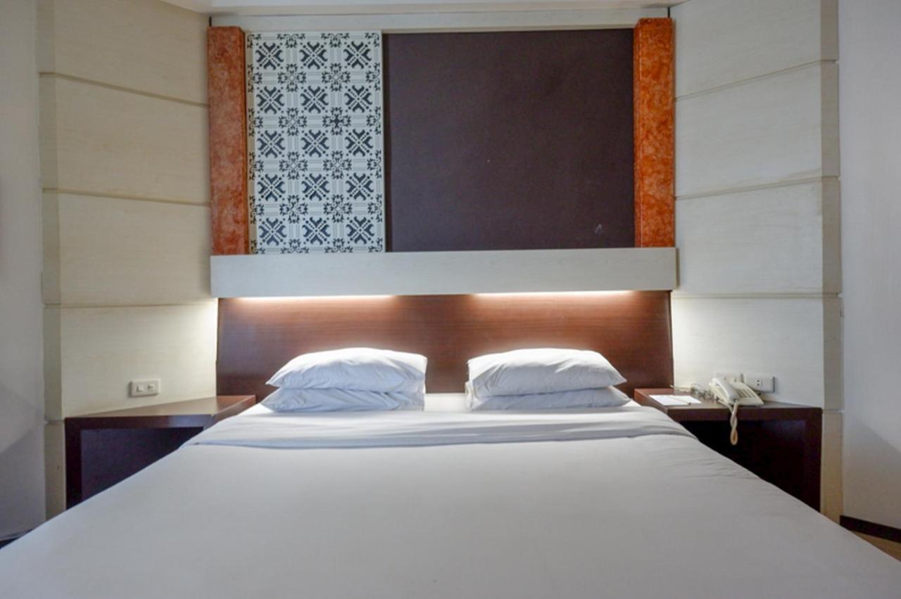 Hotel New Puri Garden Bandara Семаранг Екстер'єр фото