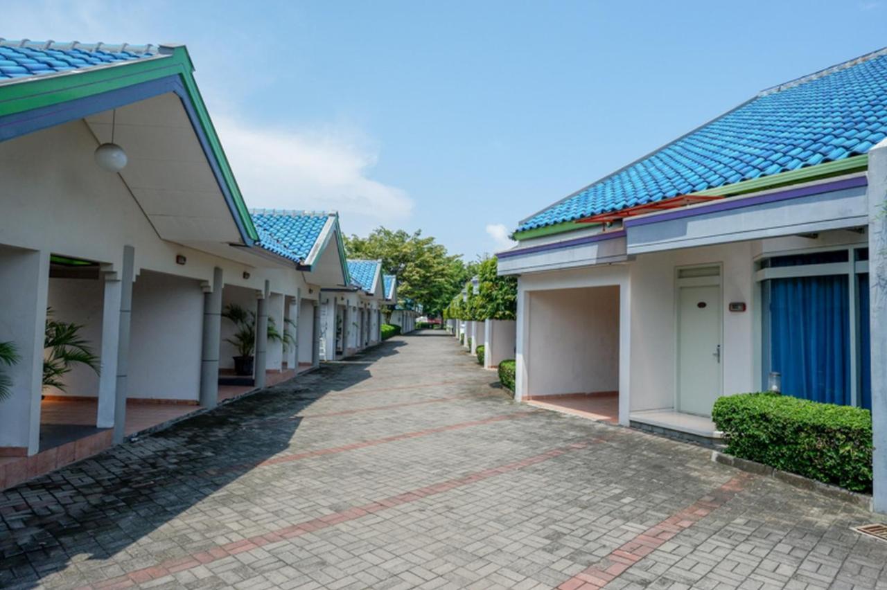 Hotel New Puri Garden Bandara Семаранг Екстер'єр фото