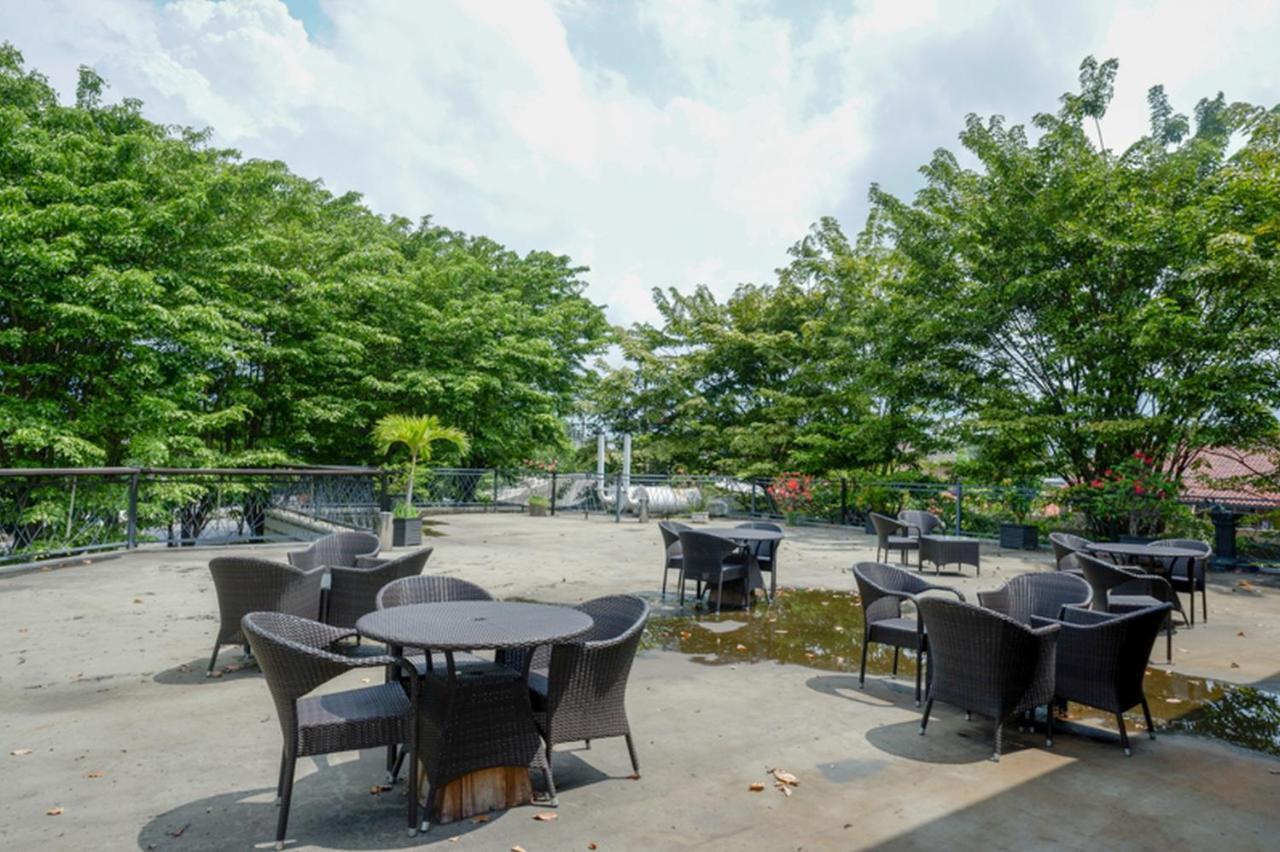Hotel New Puri Garden Bandara Семаранг Екстер'єр фото