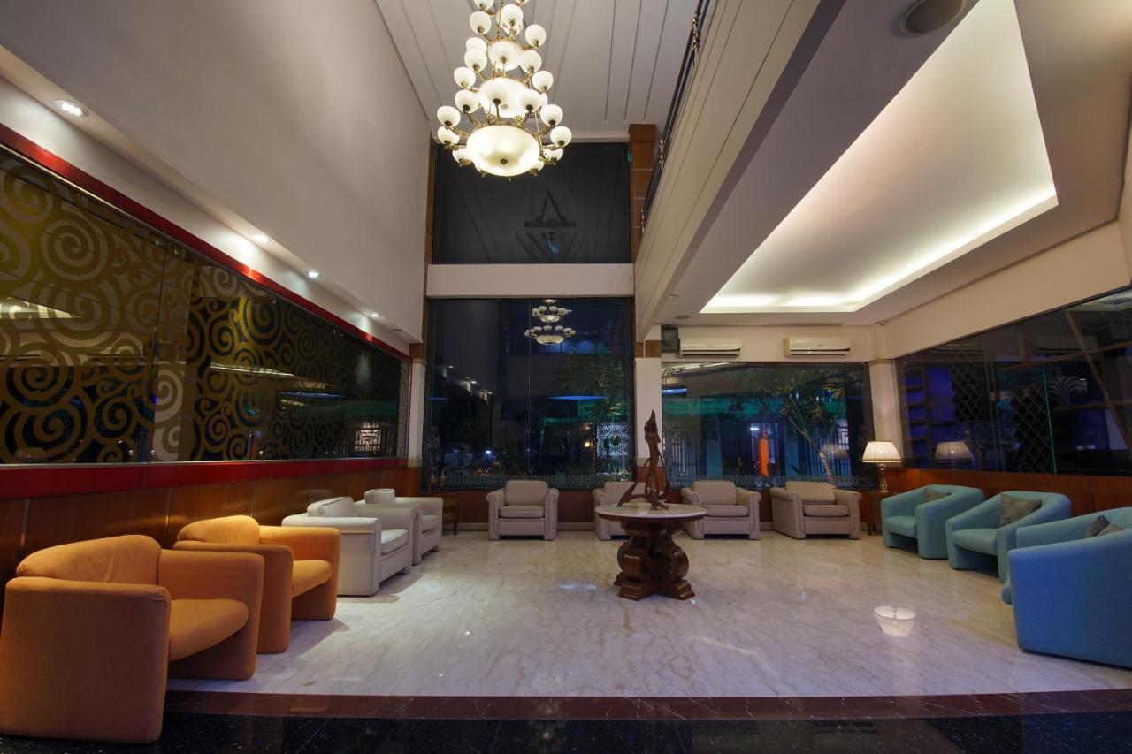 Hotel New Puri Garden Bandara Семаранг Екстер'єр фото