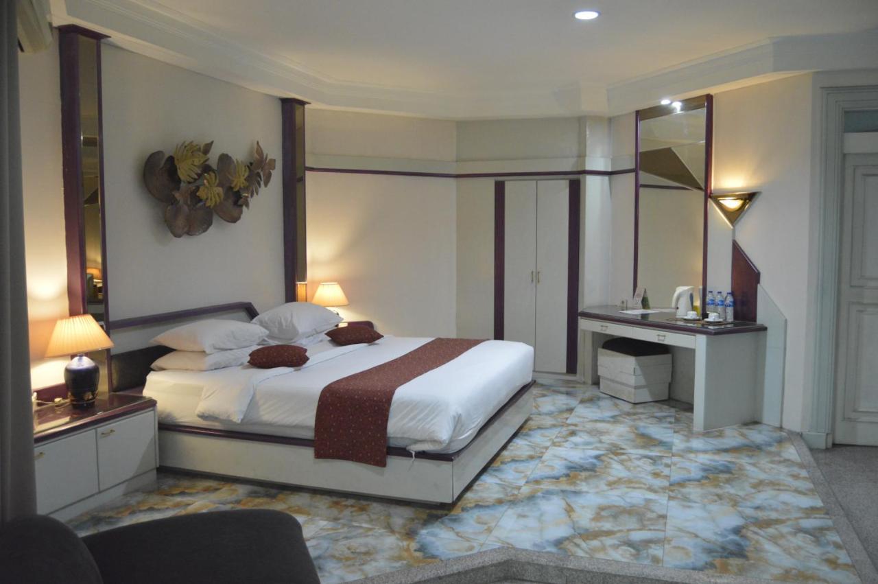 Hotel New Puri Garden Bandara Семаранг Екстер'єр фото