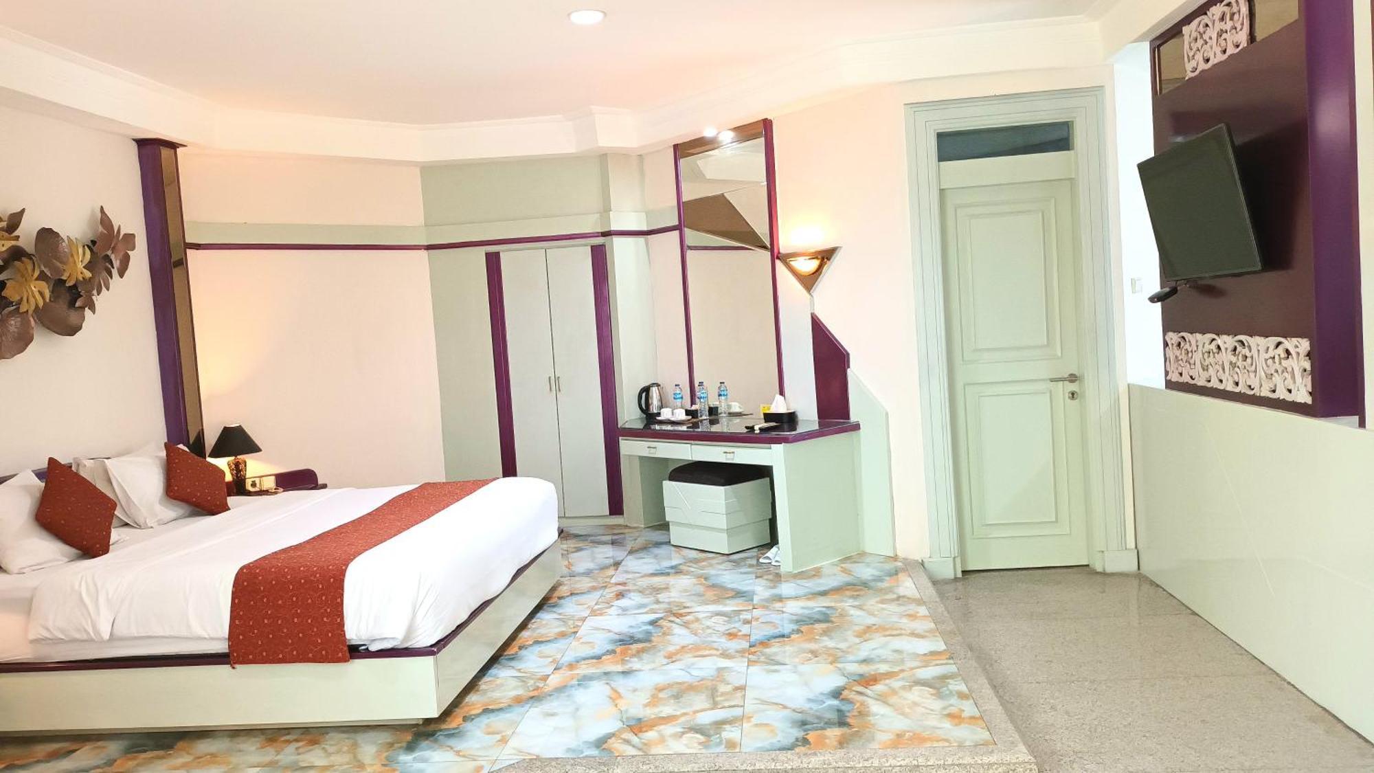 Hotel New Puri Garden Bandara Семаранг Екстер'єр фото