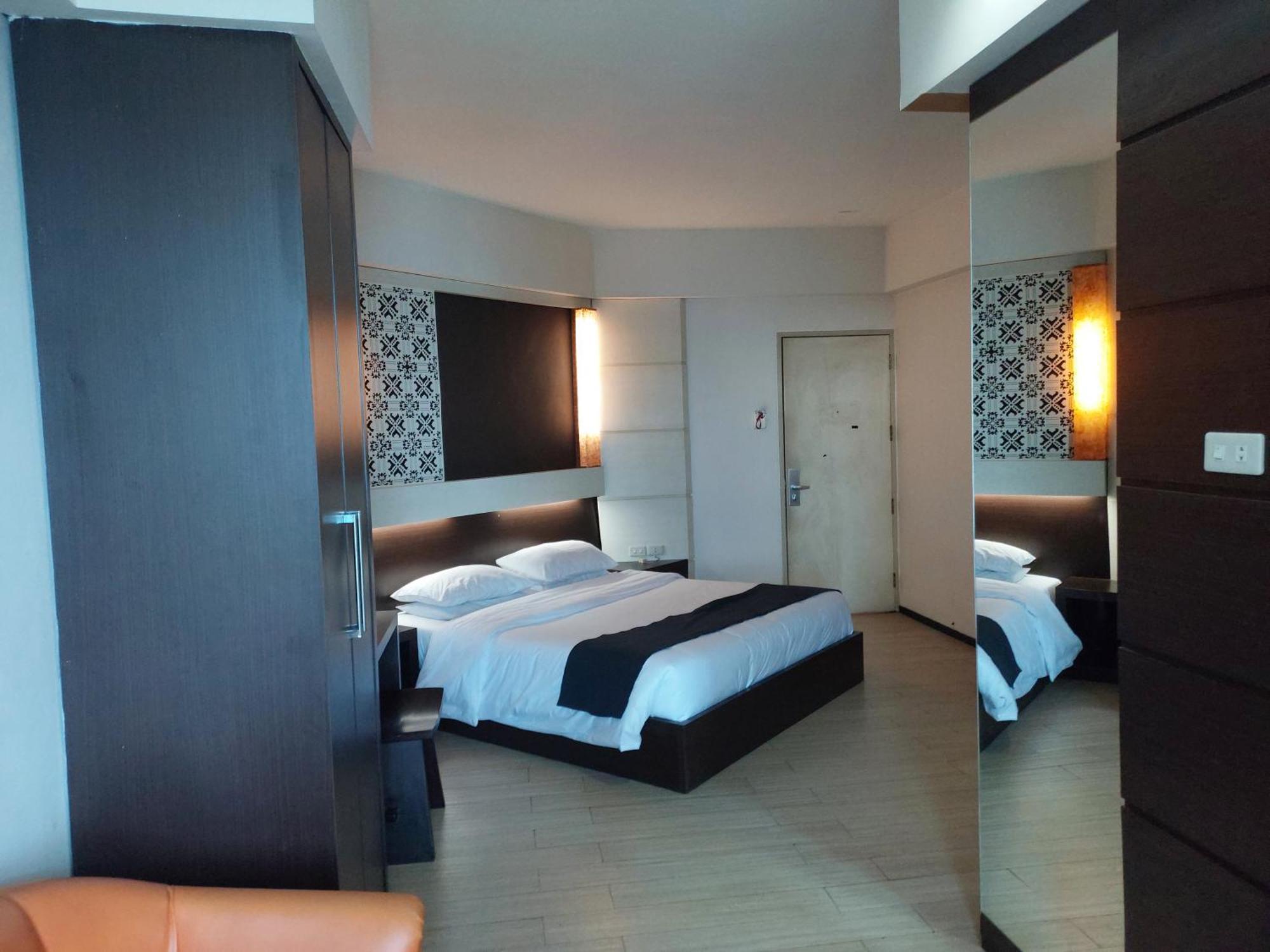Hotel New Puri Garden Bandara Семаранг Екстер'єр фото