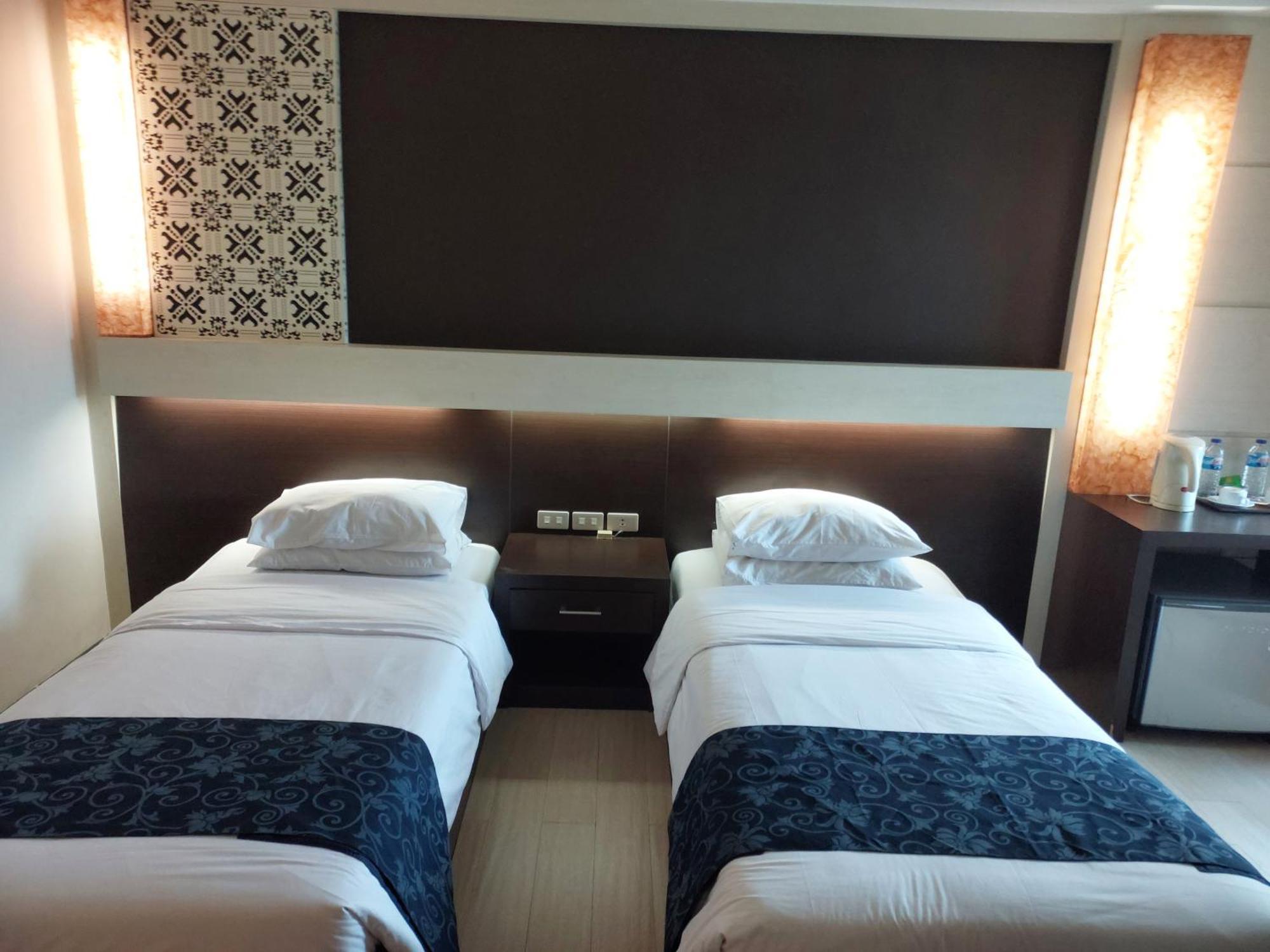 Hotel New Puri Garden Bandara Семаранг Екстер'єр фото