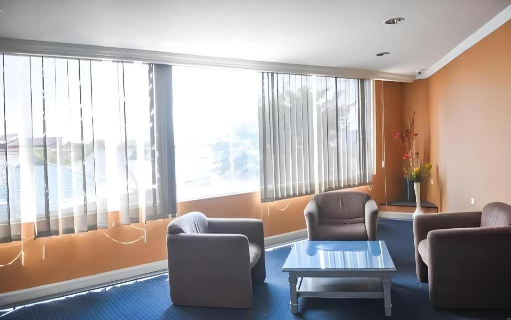 Hotel New Puri Garden Bandara Семаранг Екстер'єр фото