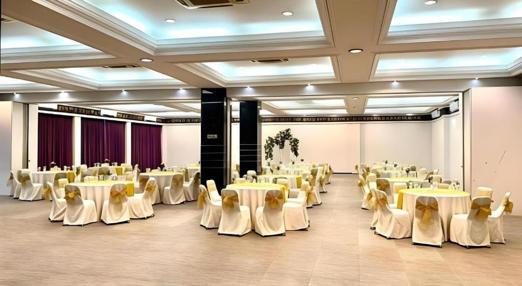 Hotel New Puri Garden Bandara Семаранг Екстер'єр фото