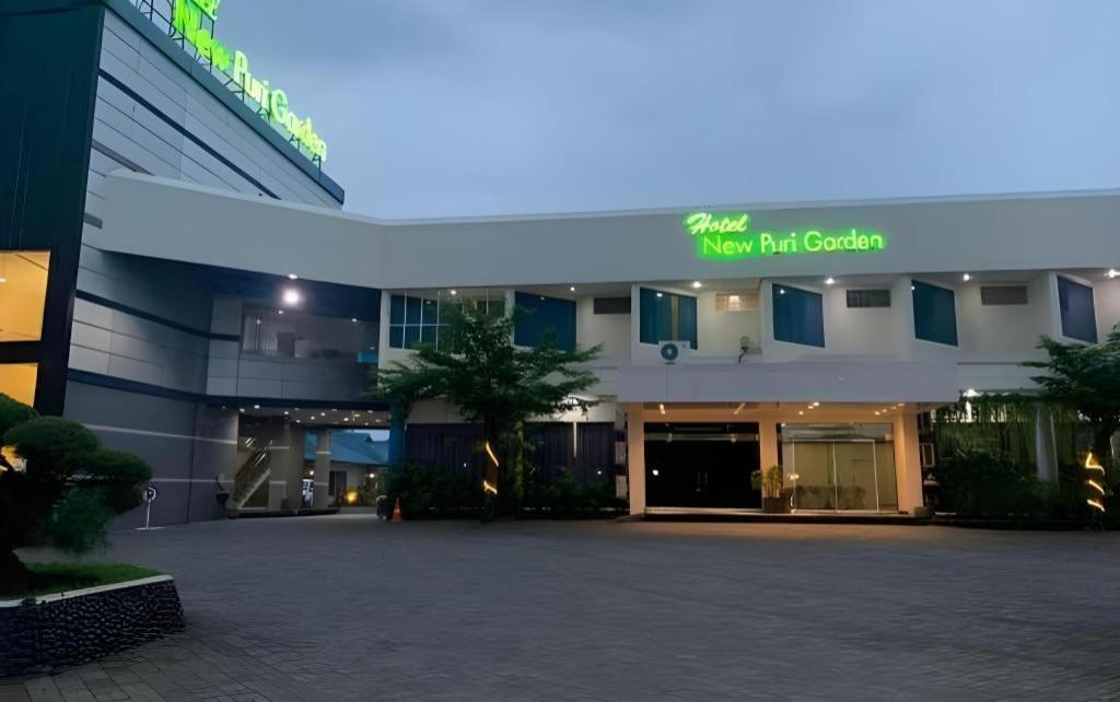 Hotel New Puri Garden Bandara Семаранг Екстер'єр фото