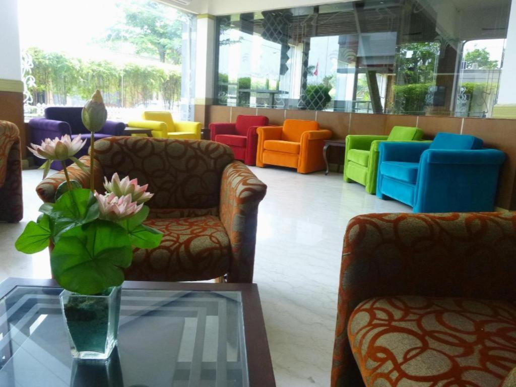 Hotel New Puri Garden Bandara Семаранг Екстер'єр фото