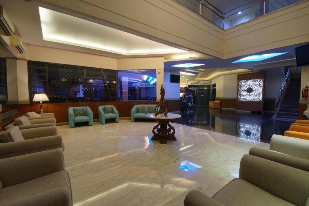 Hotel New Puri Garden Bandara Семаранг Екстер'єр фото