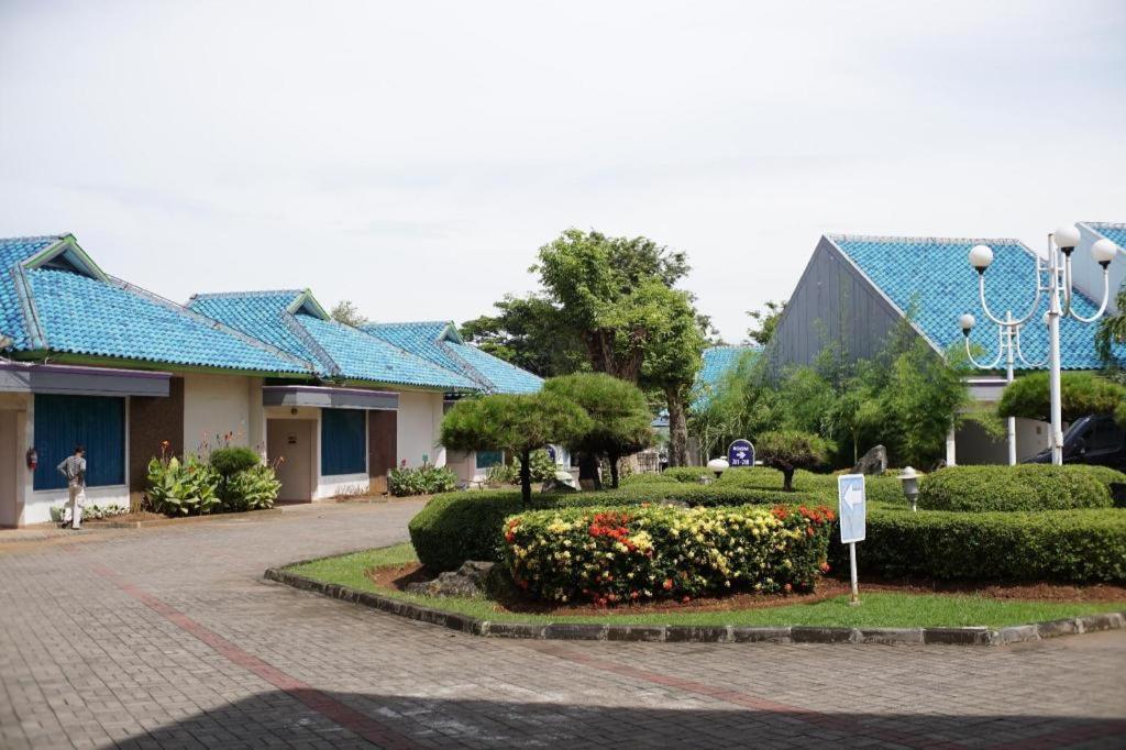 Hotel New Puri Garden Bandara Семаранг Екстер'єр фото